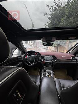 جیپ گراند شیرۆکی